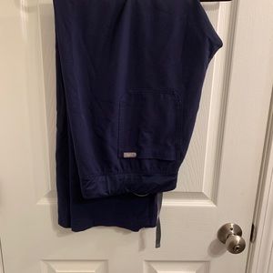 Figs Scrub pants-petite length in Navy